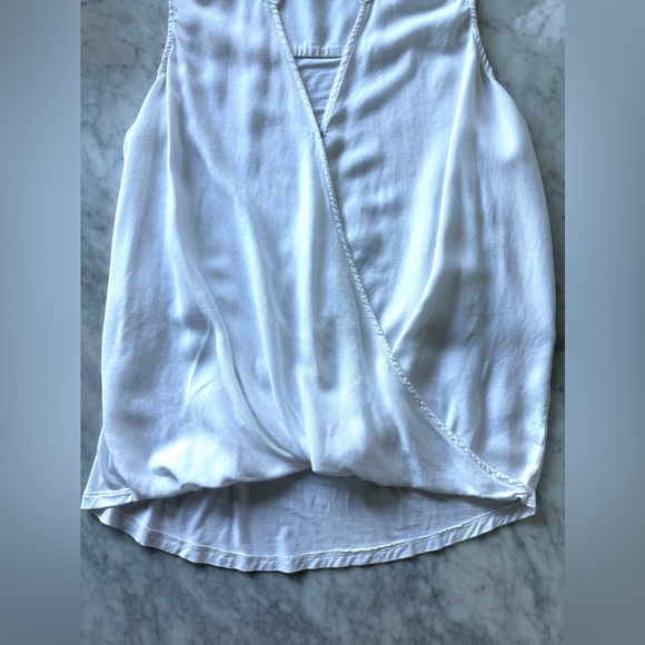 Splendid Hi-Low Surplice Sleeveless Blouse White - Picture 8 of 9